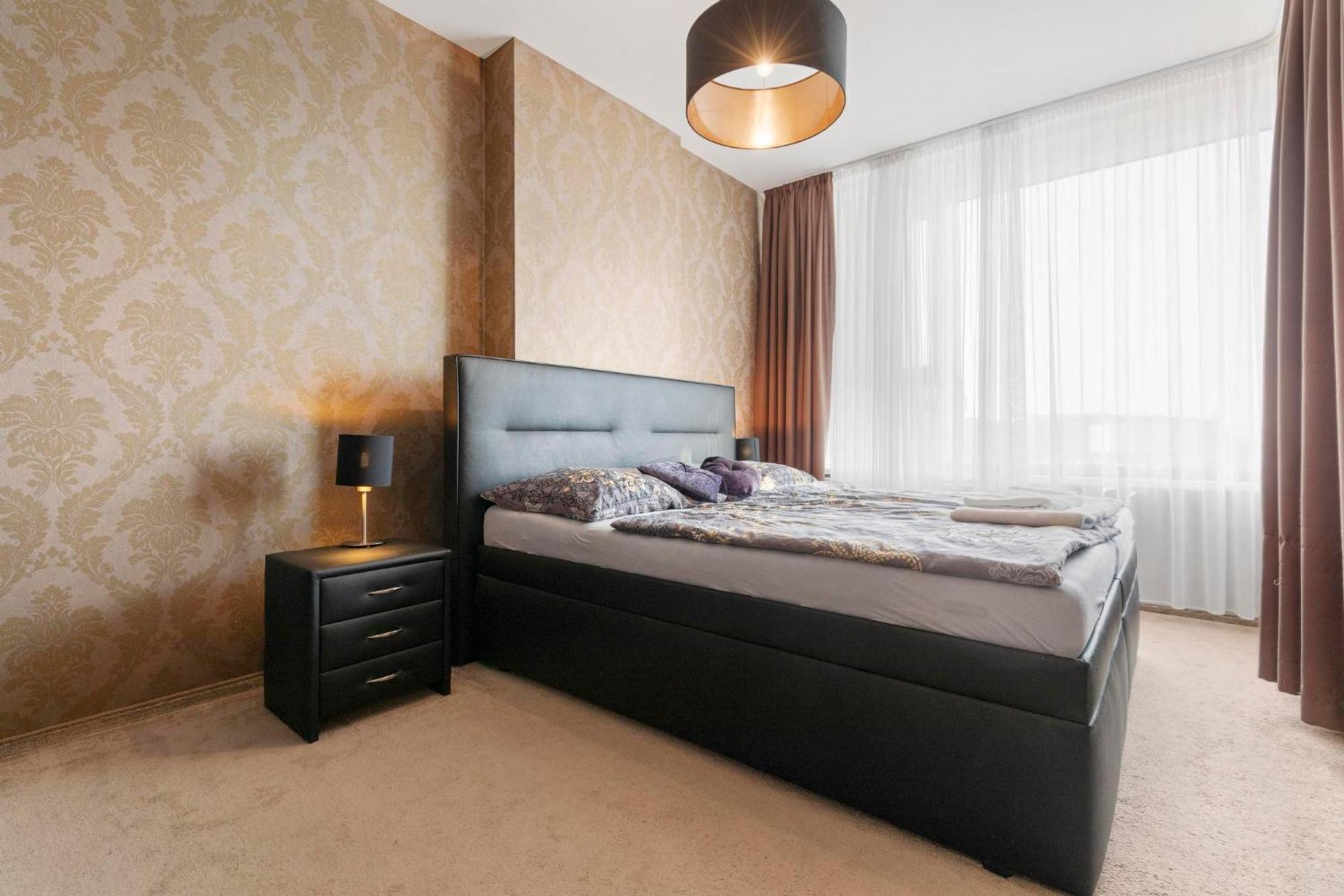 Panorama City Apartment In Downtown Area With Free Parking And Castle View Братислава Экстерьер фото