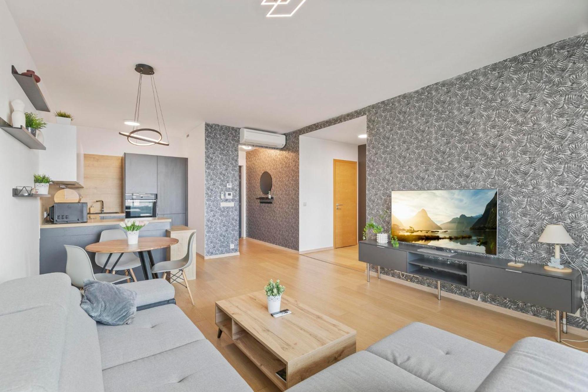 Panorama City Apartment In Downtown Area With Free Parking And Castle View Братислава Экстерьер фото