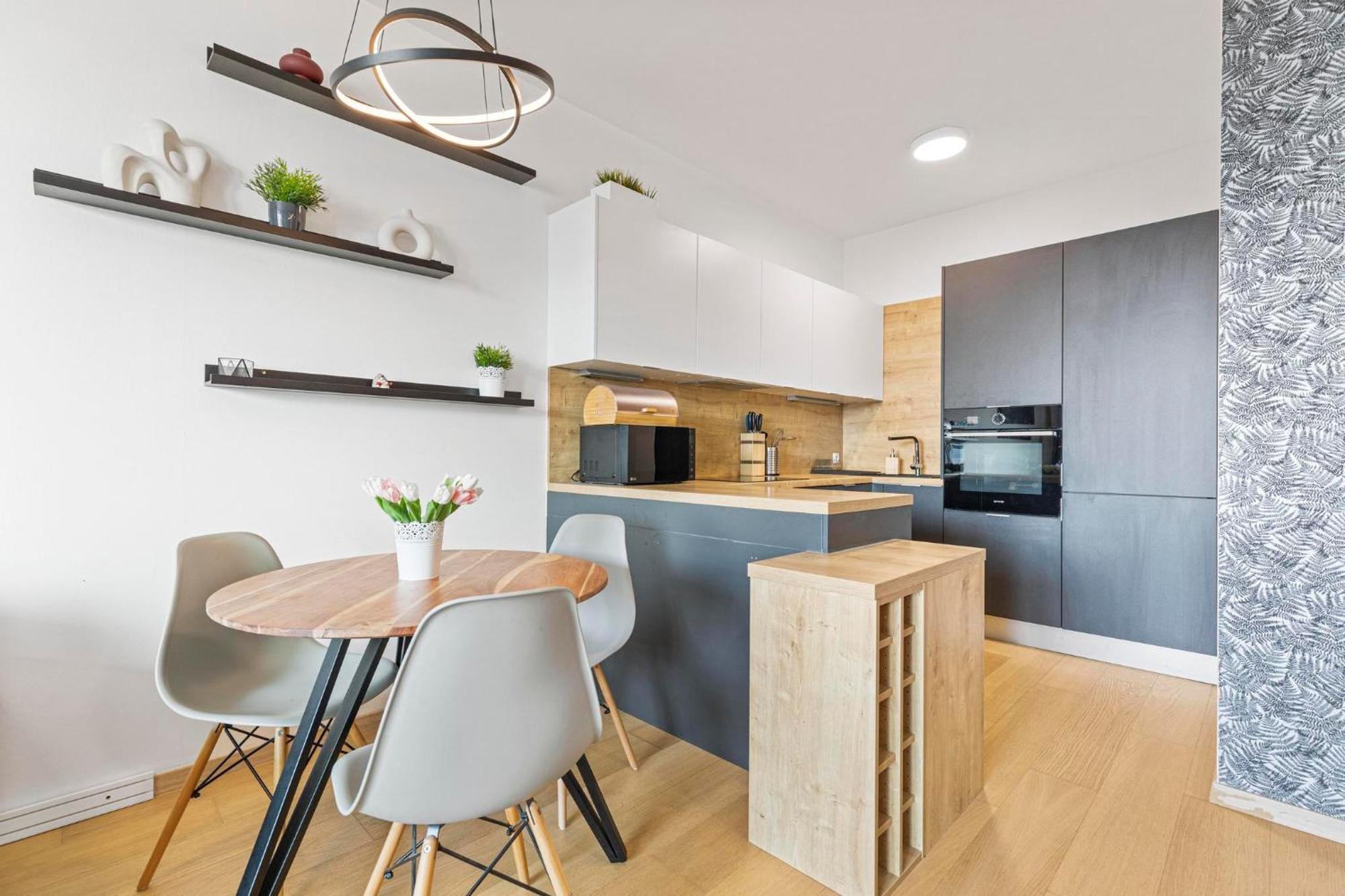 Panorama City Apartment In Downtown Area With Free Parking And Castle View Братислава Экстерьер фото