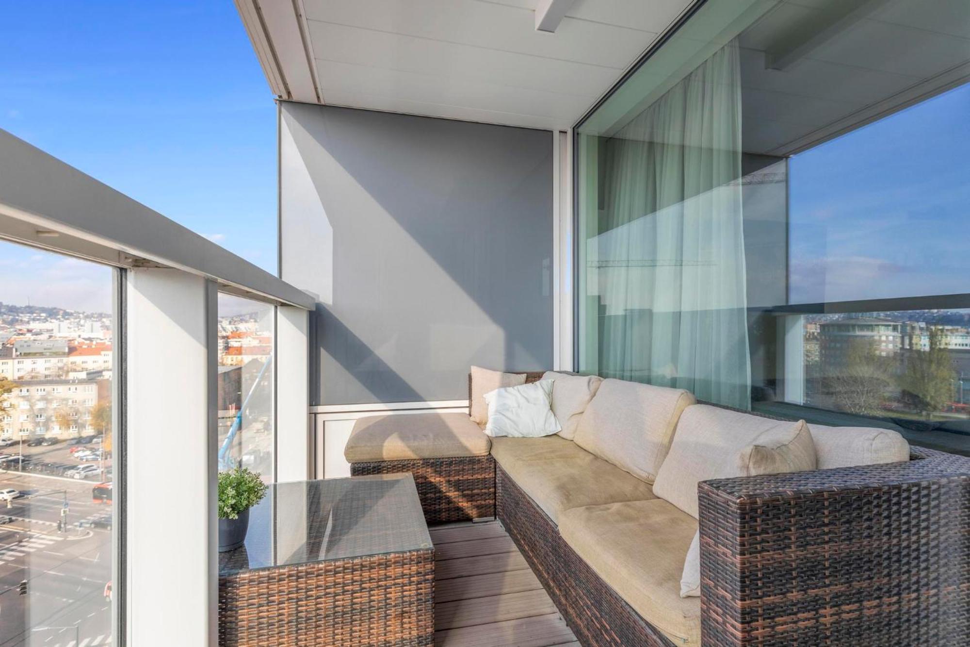 Panorama City Apartment In Downtown Area With Free Parking And Castle View Братислава Экстерьер фото