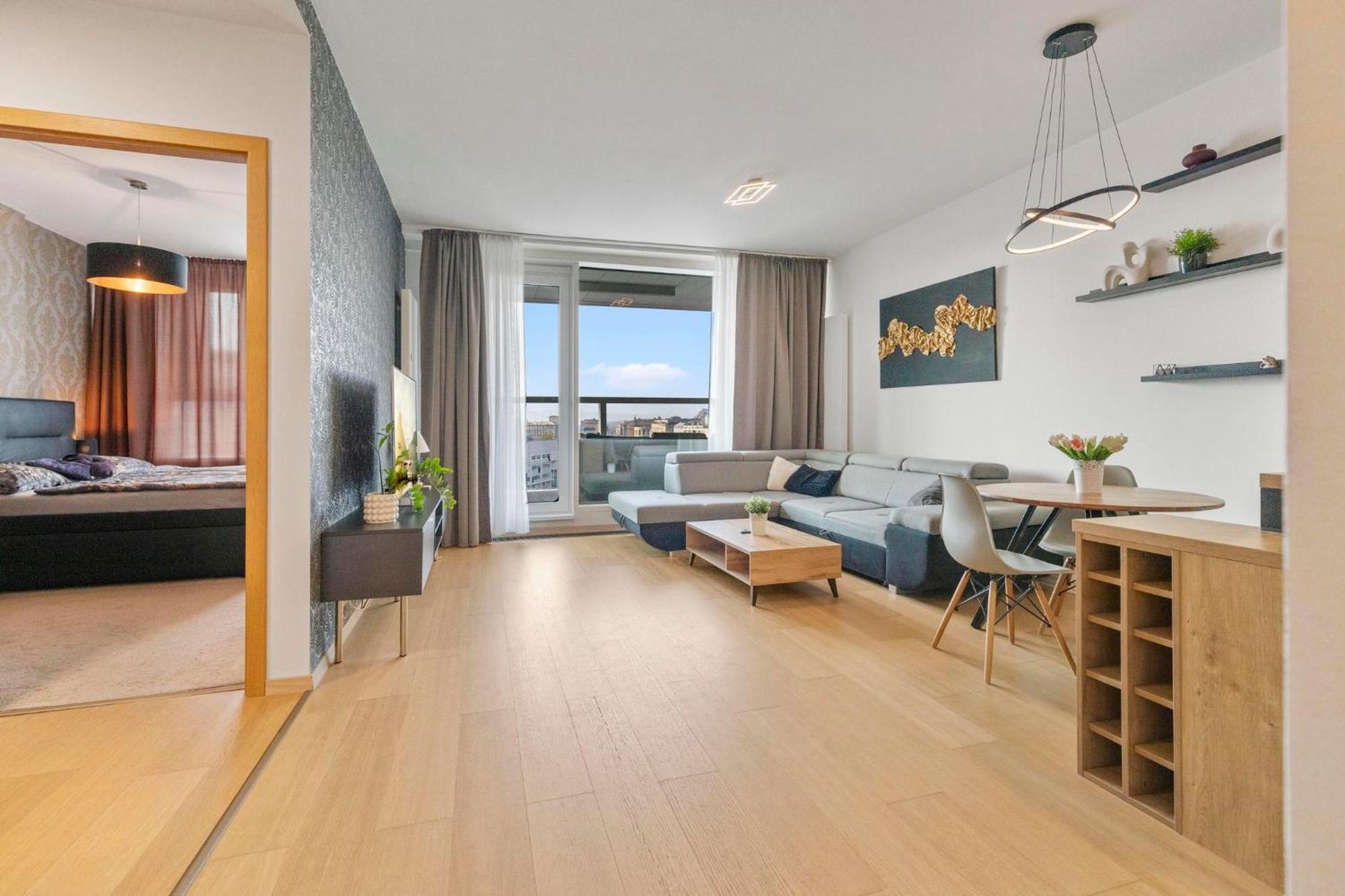 Panorama City Apartment In Downtown Area With Free Parking And Castle View Братислава Экстерьер фото